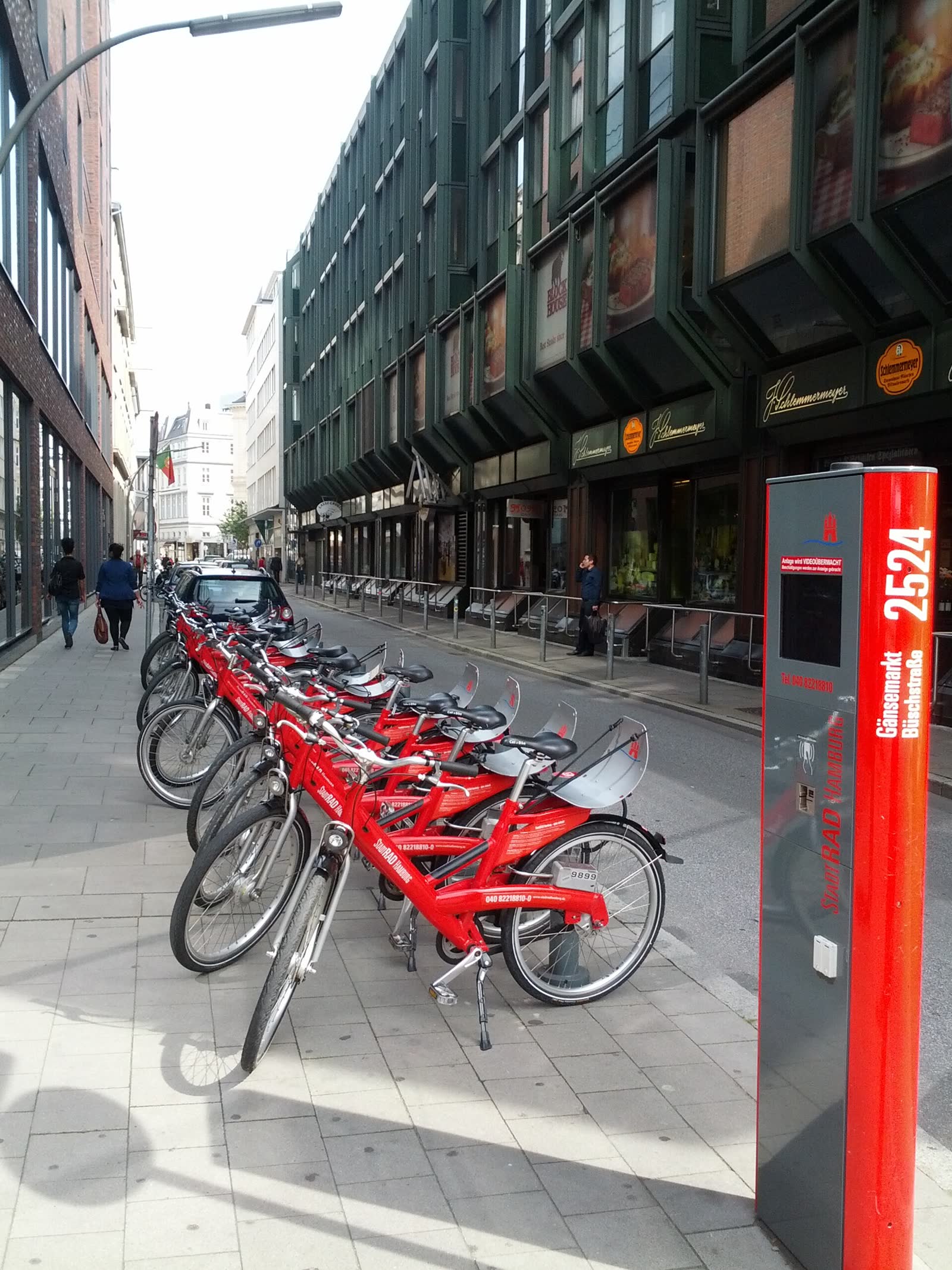 Komplett ausgestattetes Citybike mit Licht, Schutzblechen und Gepäckträger